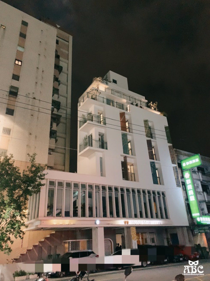 台中住宿|影音|希堤微旅免費停車，純白時尚旅店，散步到逢甲夜市！