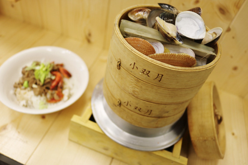 【台南美食】小双月飯湯(台南創始店)-個人海鮮蒸籠．鮪魚肉燥飯