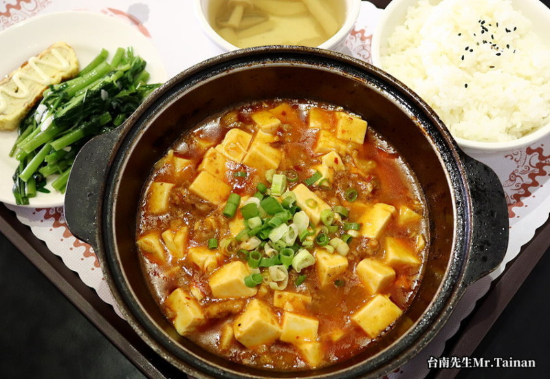 台南創意料理／飯店等級平民價格／料多實在物超所值／平日中午時段限定商業午餐／現點現做不用調理包／在地老饕私藏口袋名單