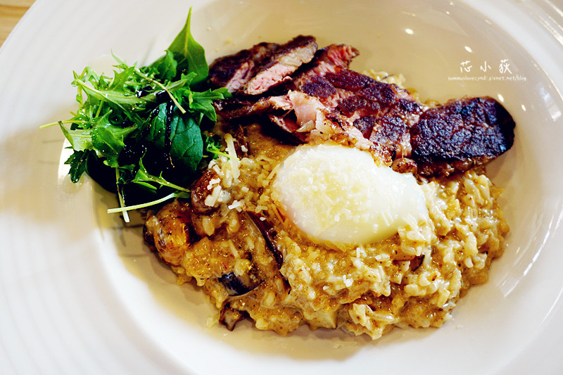 雙門洞義式美食咖啡館。台中西屯區近逢甲商圈義式料理餐廳，狗狗鮮食，廣大草地，歡迎毛小孩一起來玩!多人聚餐!