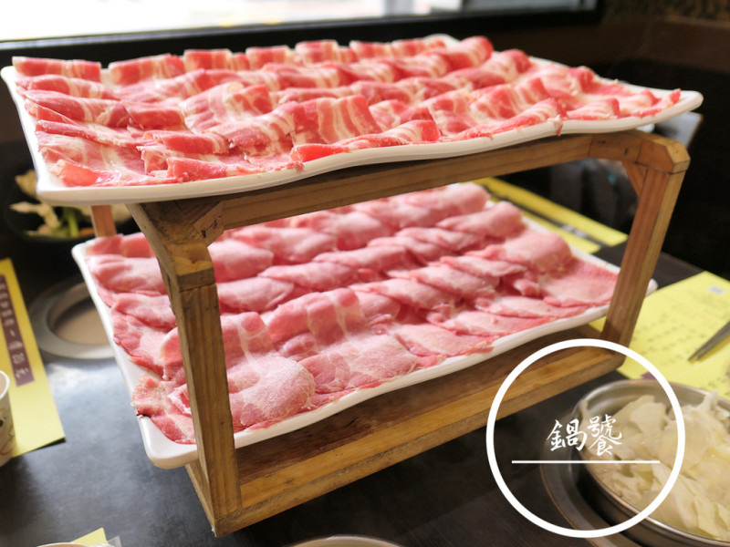 FOOD｜台北中山—鍋饕｜不到四百就能吃到的三十片大盤肉火鍋