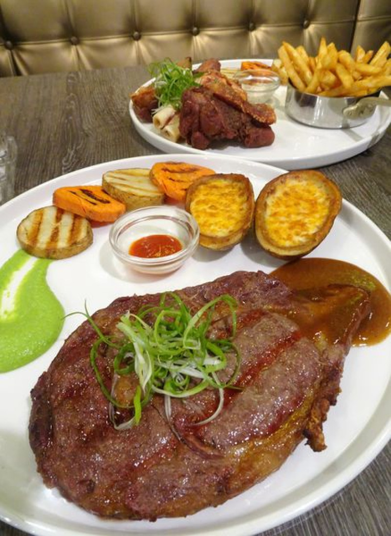 [台北中正]​瓦法奇朵～點排餐送火鍋、隱藏版奶茶聖代！美味送不完的中西餐點（台北車站）~