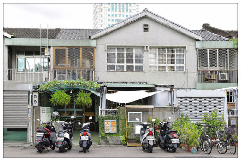 台中北區甜點店))蒔嚐 しばしば #點下午茶套餐送妳乾燥小花 #老屋空間+乾燥花處處好拍照，也是IG熱門打卡點