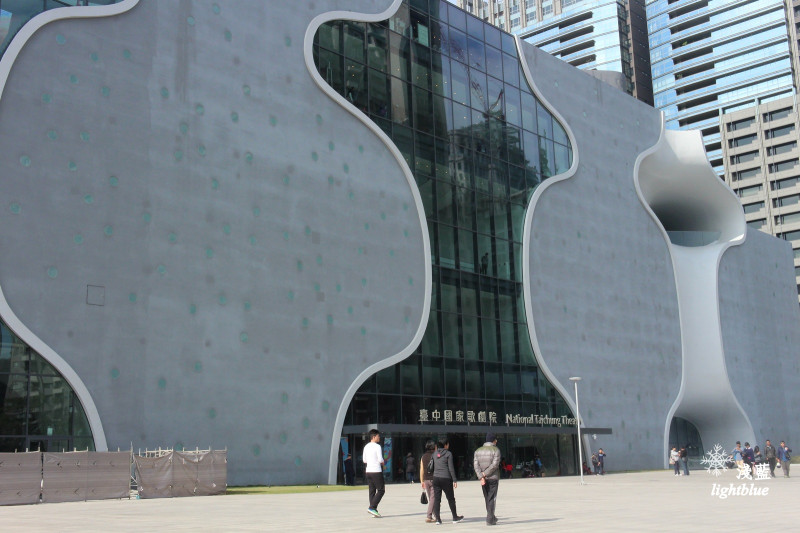 台中景點：淺藍 × 國家歌劇院～好拍好逛的免費台中新景點，一起來氣質一下吧