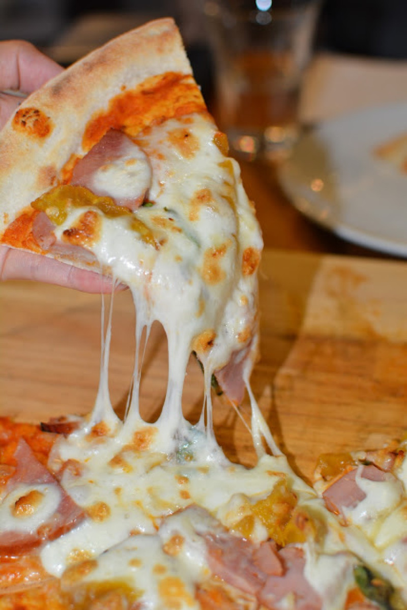 [食記] 披薩斜塔。用料講究、健康取向的手工披薩店! (捷運美食簡餐/新店大坪林站)