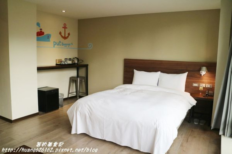 【基隆住宿】工業風格商旅 『享住旅店(Just Live Inn)』近基隆廟口、微醺之夜~