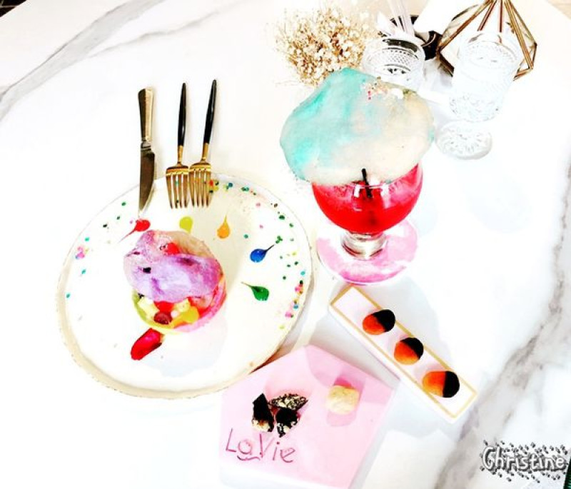 【台南。美食】 安平 / 神田のLa Vie 風格誌，夢幻少女心噴發，手作乾燥花，限定SUPRISE彩虹派，夢幻棉花糖，夢幻下午茶，夢幻粉色系，完整Menu