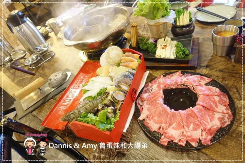 《台中北區新開幕火鍋店 》一鼎豐麻辣香。道地四川麻辣口味。鴨血豆腐鍋底無限續。養生黑豆茶。火山爆發沙朗牛︱工業風裝潢好拍照聚餐好選擇 （影片）