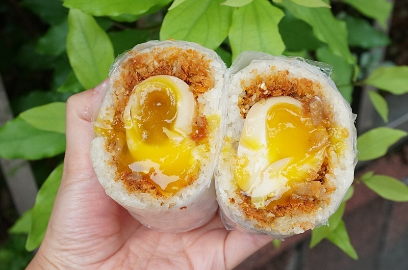 弘記豆漿店-炸蛋飯糰、溏心蛋飯糰、手工蛋餅