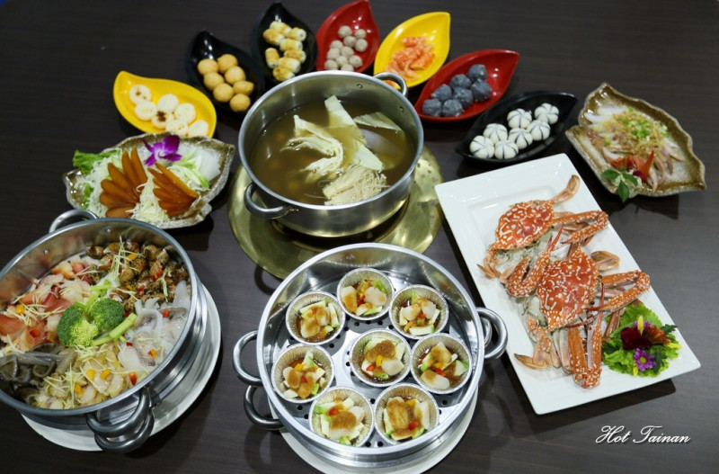 【台南中西區】珍饌蒸氣海鮮鍋：海鮮控必造訪的店家！總舖師的好料理，霸氣外露的海鮮鍋！新鮮海鮮現場挑選~