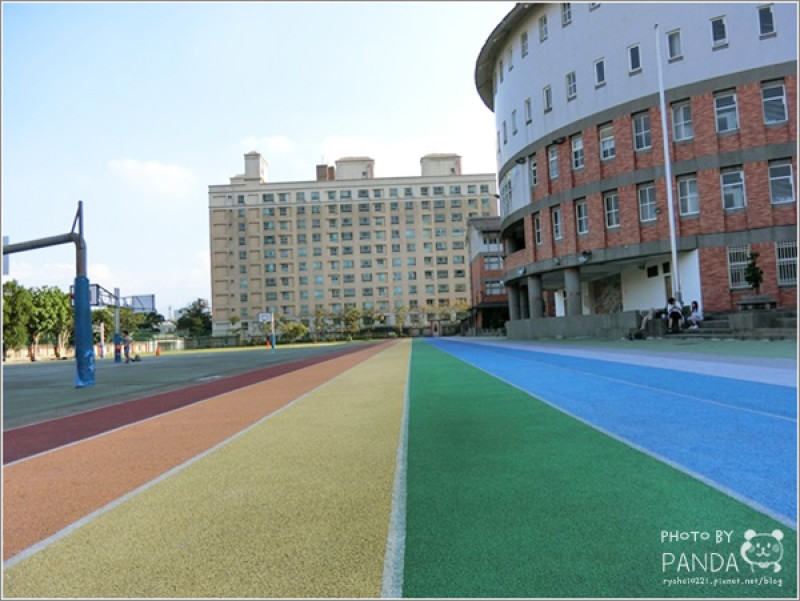 龍潭｜龍星國小．超夯IG打卡點桃園也有少女系繽紛的彩虹跑道