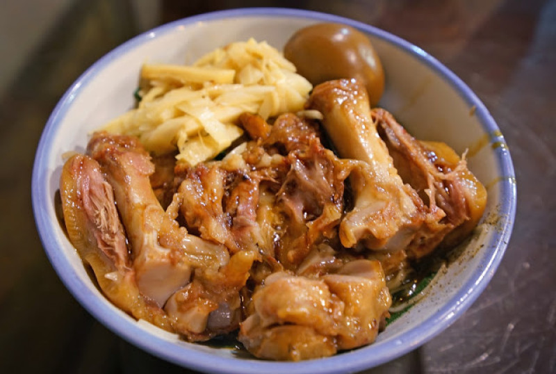 [食記] 新竹 珈賀食堂。每次來巨城必吃的豬腳飯、豬腳麵線 (巨城商圈)
