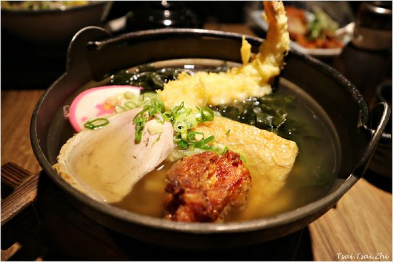 [台北中山區]本陣屋日式料理(免服務費)|讚岐烏龍湯麵、干貝牛小排丼、炙燒牛小排、招牌雞肉丸、泡菜豬五花和烤中卷 (近捷運雙連站一號出口)