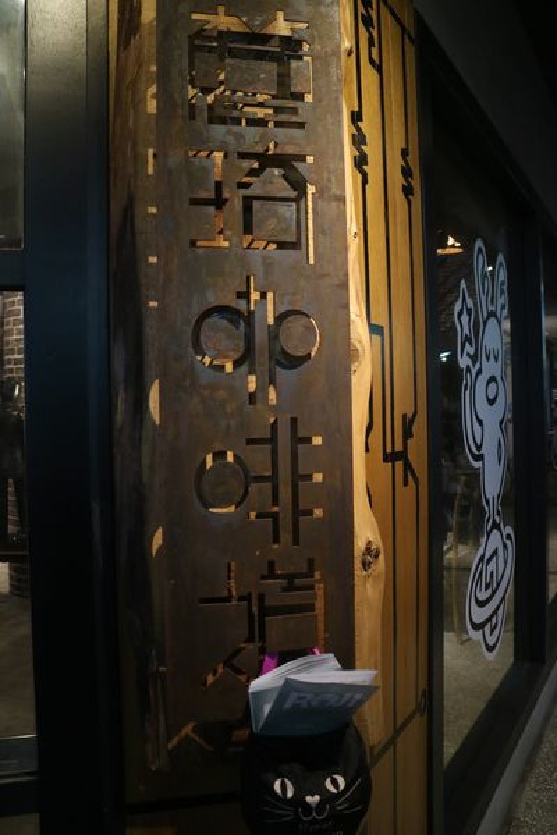 高雄苓雅區=<食>麓琦咖啡道柒號店-四維店~插旗第四間，一個文藝工業聚餐的好去處，各年齡皆宜=