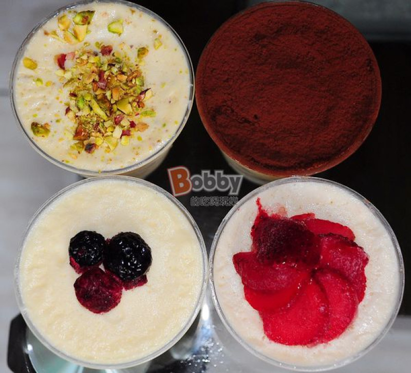 【新竹甜點】莎費尼.純正義式提拉米蘇.嚴選義大利食材.專業手工製作.網路宅配甜點推薦.草莓口味.手工耳掛式研磨咖啡