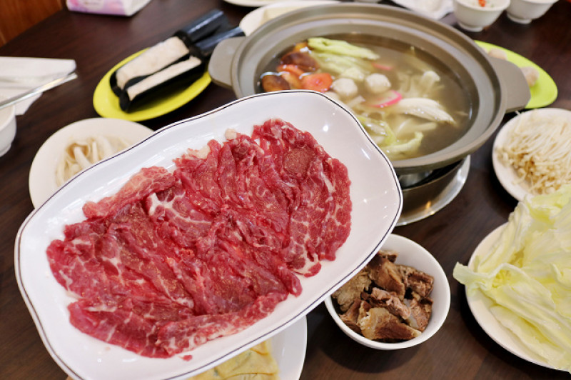 【台南美食】牛墟溫體牛肉火鍋店-溫體牛好吃不稀奇，溫體豬竟超美味！