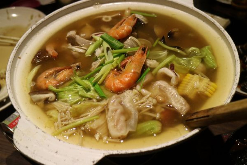 高雄前金區=<食>津屋日式碳烤~公司聚餐、家庭聚餐的熱炒喝酒好去處!=