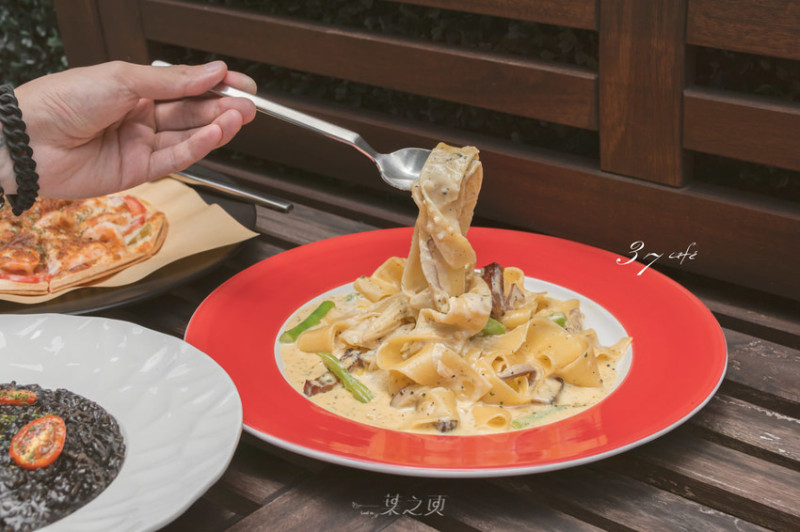 37cafe,識破樹叢的偽裝,推開玻璃門品嘗一抹幽靜