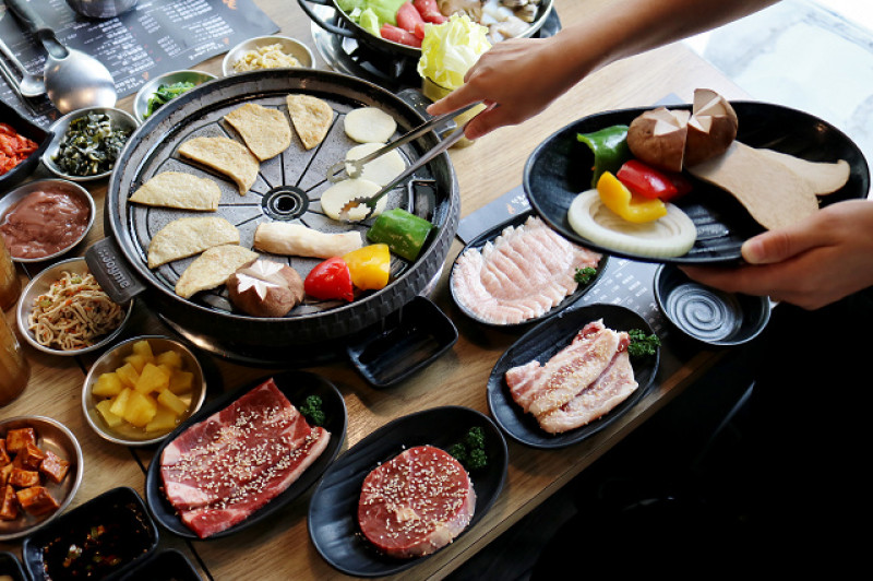 【嘉義美食】黃鶴洞韓式料理(嘉義中山店)-嘉義聚餐推薦 銅盤烤肉．部隊鍋．春川辣炒雞．韓國烤肉