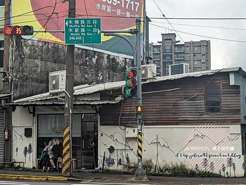 台北文山-[Ruins Coffee Roasters 小廢墟咖啡] 近木柵捷運站與政大，手作甜點與手沖咖啡精緻美味，獨特廢墟美遠眺景美溪河堤美景，萬壽橋下的倉庫木屋秘密基地