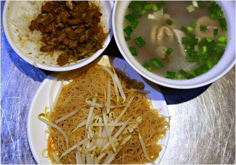 【高雄】中正市場劉家豬血湯‧三十三年市場老店，炒米粉、肉燥飯、綜合豬血湯NO1