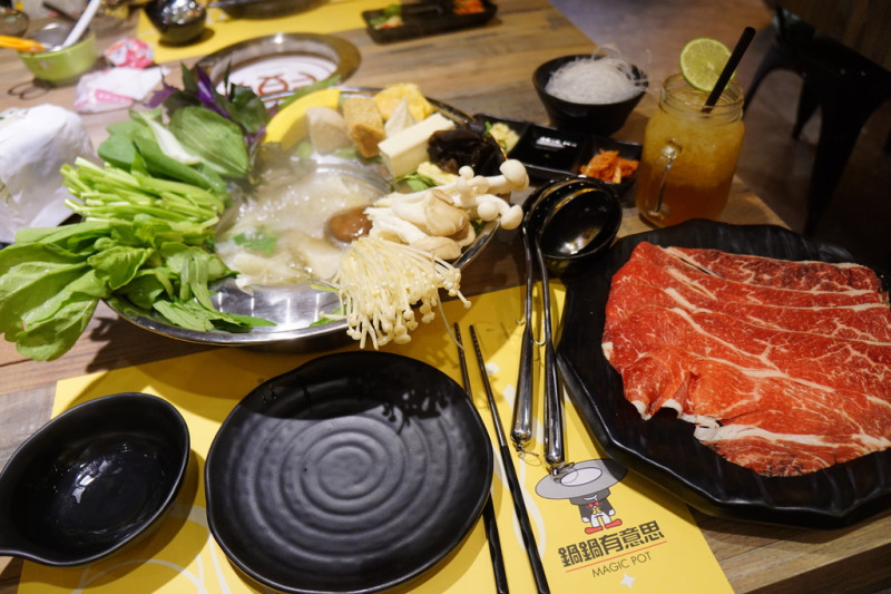 (新開幕)走健康風的小火鍋 湯頭滿有特色的哦-鍋鍋有意思@捷運士林站@中正路