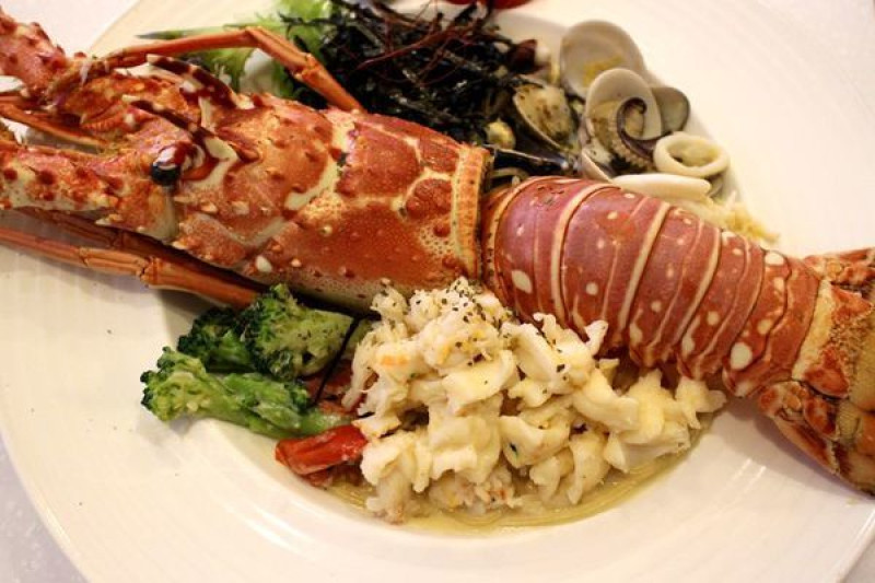 【板橋美食推薦】板橋下午茶、義式餐廳、龍蝦義大利麵、咖啡鬆餅、新埔站約會聚餐推薦-Oyami cafe新埔店