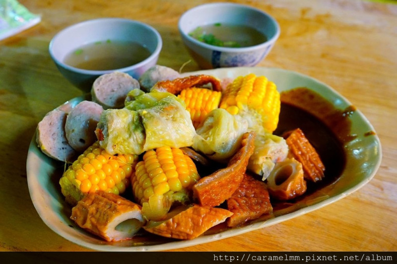 【台北中正】基隆黑輪綜合甜不辣 南機場夜市 食材多樣豐富 唯一缺點沒標價 夾菜前要三思