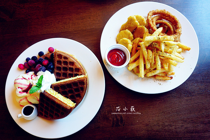 尋路 Café。是拉麵店也是咖啡廳，新竹湖口北湖車站特色咖啡廳，拉麵/咖啡/鬆餅，戶外景觀超棒，推野莓冰淇淋鬆餅，不限時咖啡廳，寵物友善餐廳! 