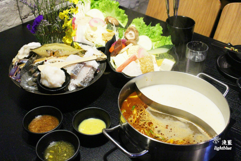 [ 忠孝復興站美食 ] 淺藍 × 武木鍋物～武木豪華雙人套餐挑戰高cp值東區海鮮鍋物，還有原生種黑豬肉