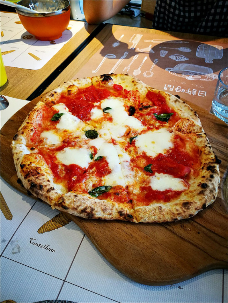[台中] 日許時間 台中義式料理餐廳 披薩餅皮走拿坡里口感 茄汁莎莎醬義大利麵蛤蜊好大好吃