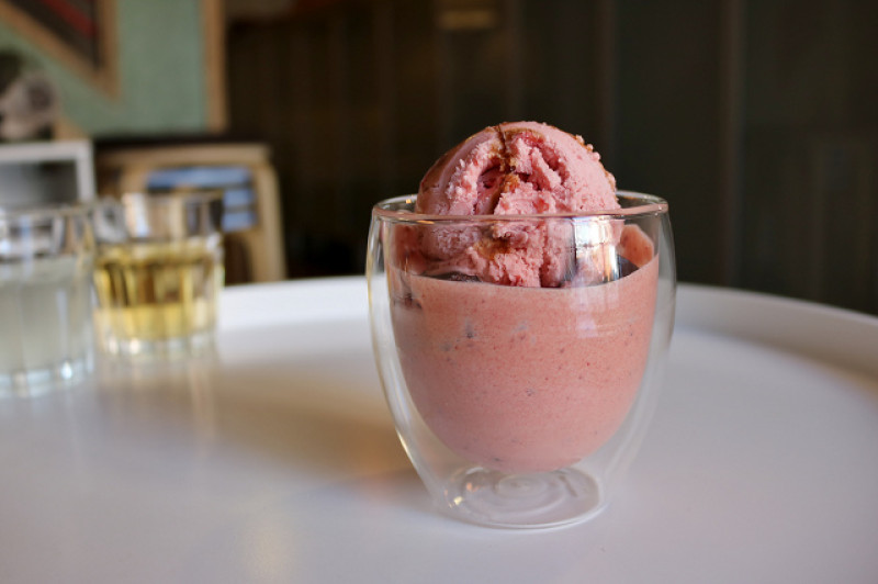 【台南美食】堯平二店 布朗尼專賣店-冰淇淋x布朗尼 老屋甜點