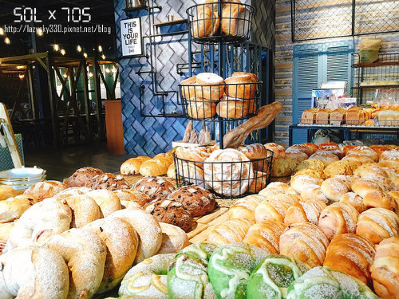 //食記// 彰化 初朵咖啡，宮廷風平價咖啡廳與好吃自製麵包