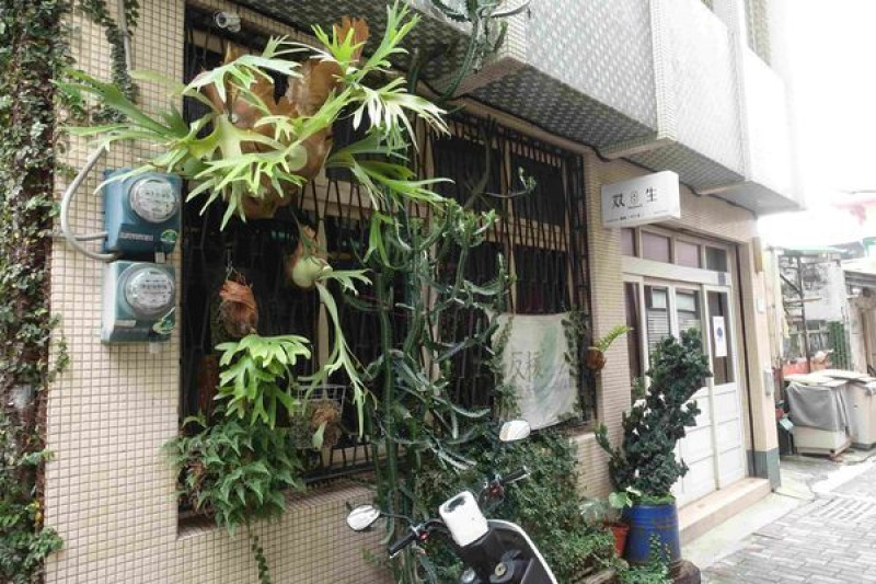 【台南美食】双生｜不特別愛炸物也會淪陷的超好吃唐揚雞！鬆餅專賣 / 老屋咖啡廳