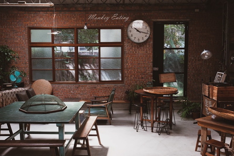 【台中西區】里厚來坐忠勤街咖啡店│復古老宅咖啡館，自家烘焙單品、古物收藏很好拍~