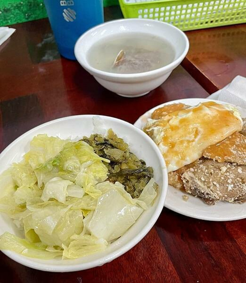 基隆市仁愛區基隆-超人氣排隊便當-天天鮮排骨飯，蝦仁飯(附完整菜單)