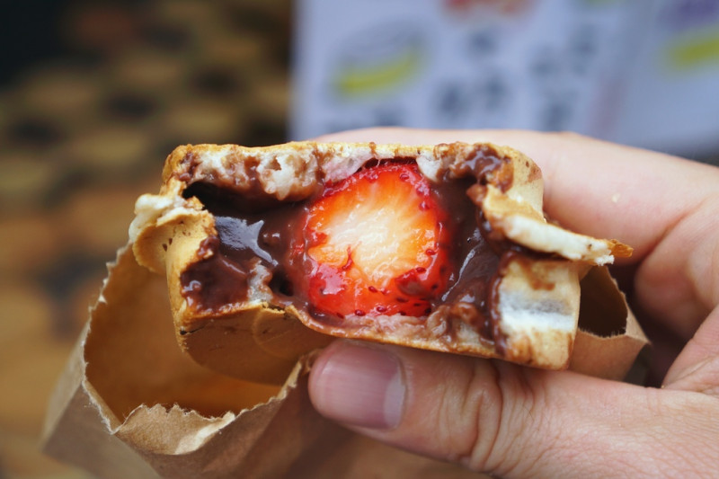 季節限定的草莓巧克力口味車輪餅 還有很多口味可以選哦-曾張車輪餅@捷運劍潭站@承德橋