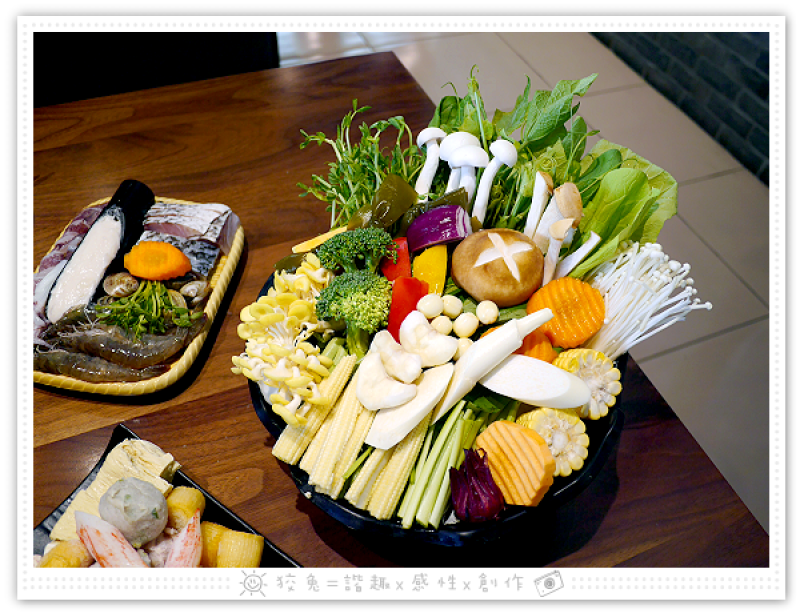 [台南食記] 麻花重慶火鍋~大份量個人套餐式火鍋！一盆蔬菜共20多種！精緻海鮮和安格斯牛肉！知名廠牌飲料喝到飽！(善化店)  