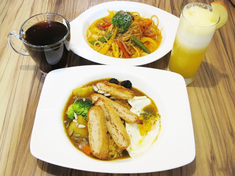 【台中素食】日式清新、平價美味、文青必來咖啡廳~盧仕珈琲 LusCoffee