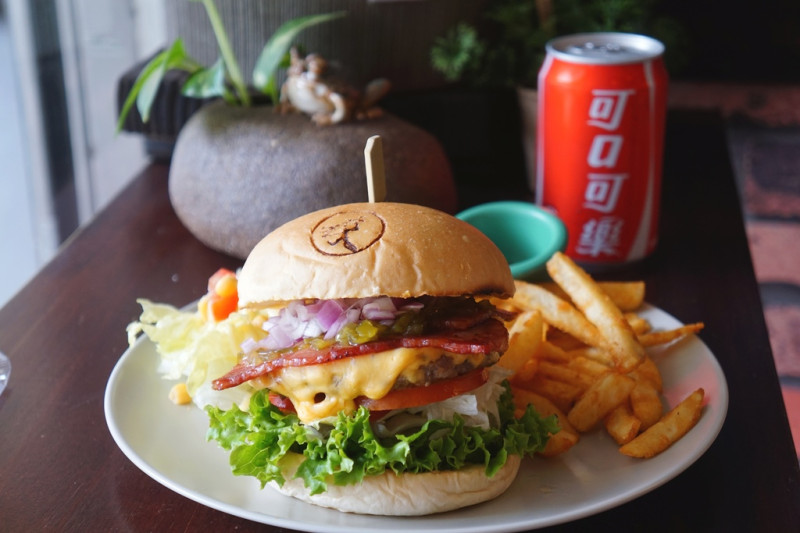 漢堡、三明治都不錯 還有三隻可愛店狗哦-森漢堡@捷運南京復興站@八德路二段