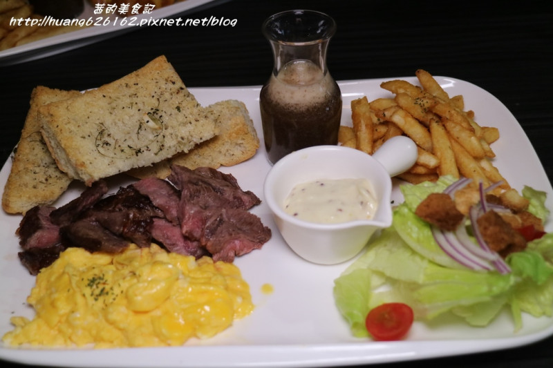 【台北中山區】南京復興早午餐『小小 LITTLE BY LITTLE』早午餐/義大利麵/燉飯/商業午餐/捷運南京復興站/免收服務費/免費WiFi