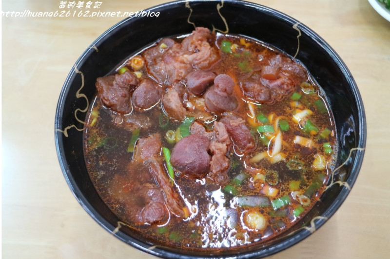 【新北新莊區】飄香30年老店『阿忠牛肉麵』 新莊美食推薦/紅燒半筋半肉麵/清燉半筋半肉麵/純手工水餃