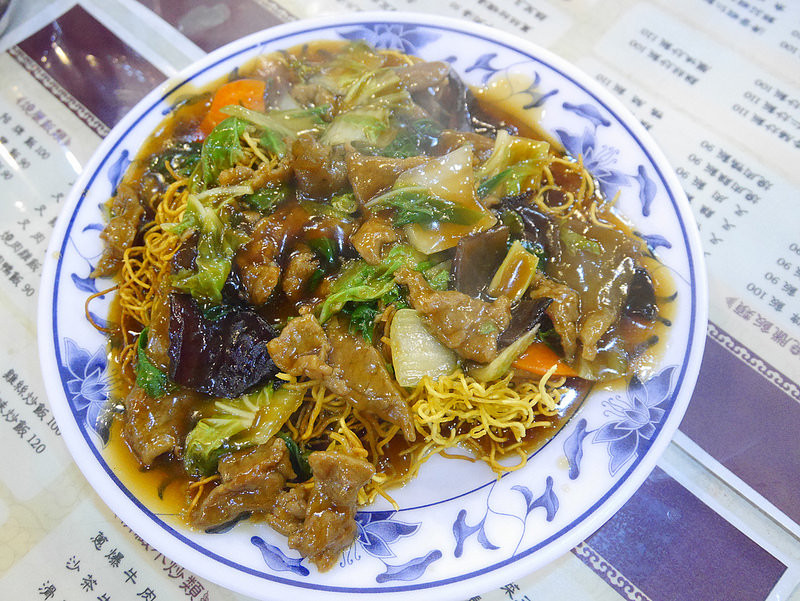 吃飯時間總是座無虛席的香檳燒臘