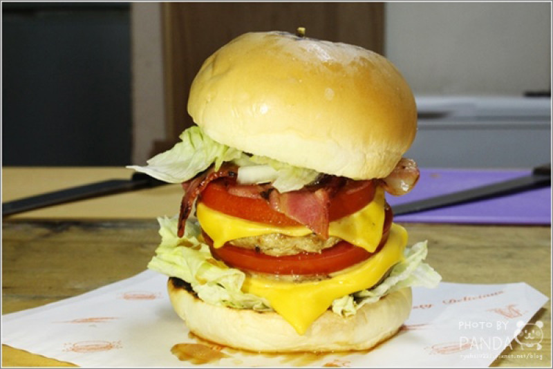 中壢｜鬼島手作碳烤漢堡．中央大學宵夜街平價現做火烤美式漢堡店