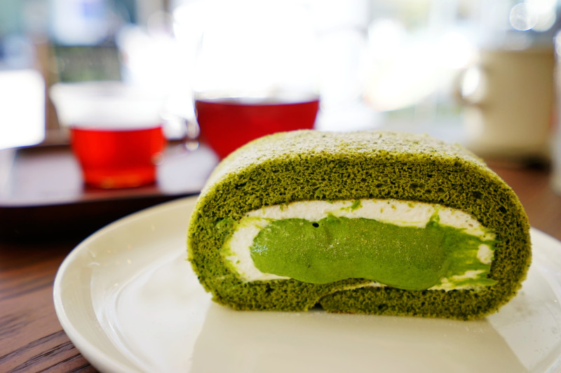 好吃到讓人想舔盤子的抹茶生乳捲，綠沐恬拾Café & Pâtisserie。(中壢高中附近下午茶店)