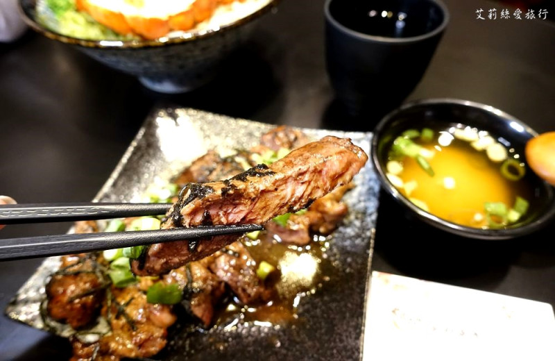 極幻燒肉弁当 百元就能吃到滿足的燒肉丼 波士頓活龍蝦 現點現殺現烤