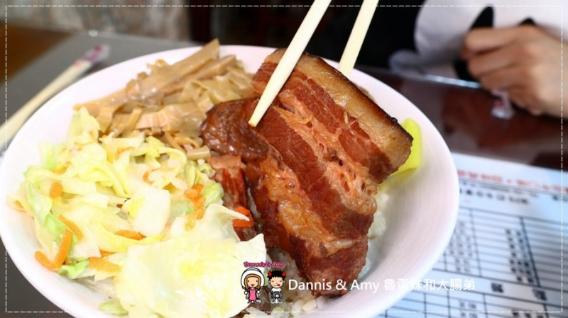 《新竹竹北小吃》爆師傅爌肉飯。台灣傳統美食小吃。招牌爌肉飯。香Q豬腳。炒米粉｜台中人才知道的東泉辣椒醬（影片）