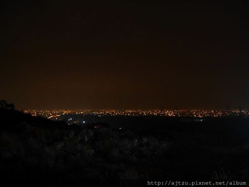 【食記】夏季三角景觀咖啡廳 // 浪漫造景拍不完！新竹無敵夜景餐廳 @新竹縣