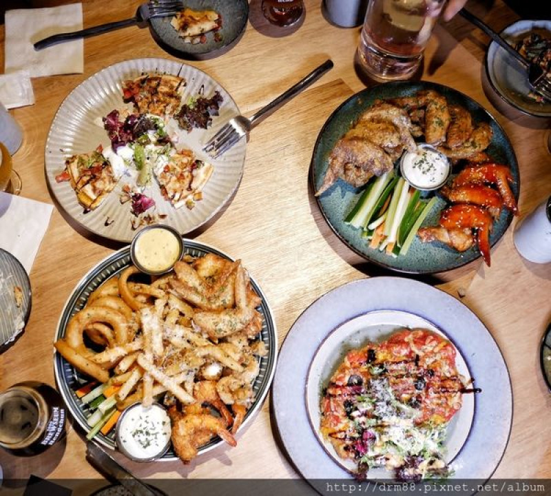 GUMGUM Beer & Wings 信義區101世貿捷運站 ，放鬆的餐酒館， 精釀啤酒專賣店 /  台北包場餐廳/ 新打卡點