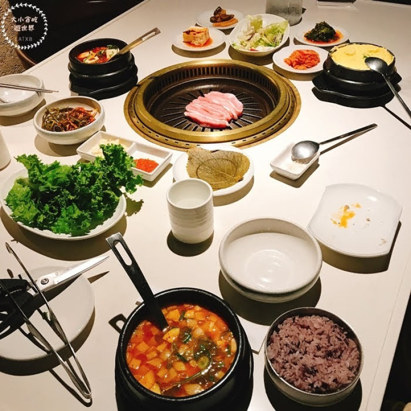 楓樹韓國烤肉Maple Tree House-臺北信義-商業午餐附小菜無限續+桌邊服務CP值高，有VIP包廂超舒適，文末有菜單
